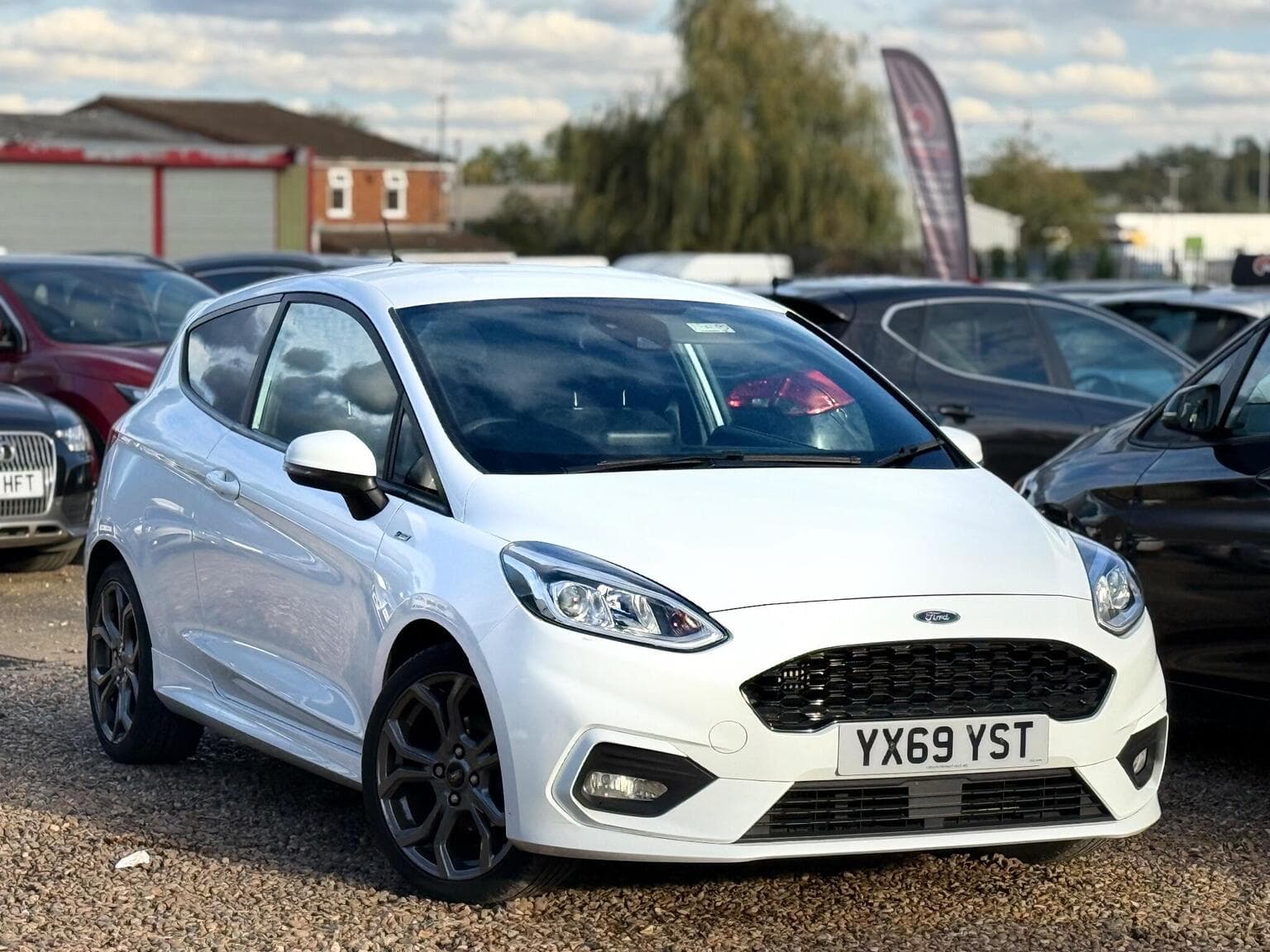 Ford Fiesta - image 1 of 57
