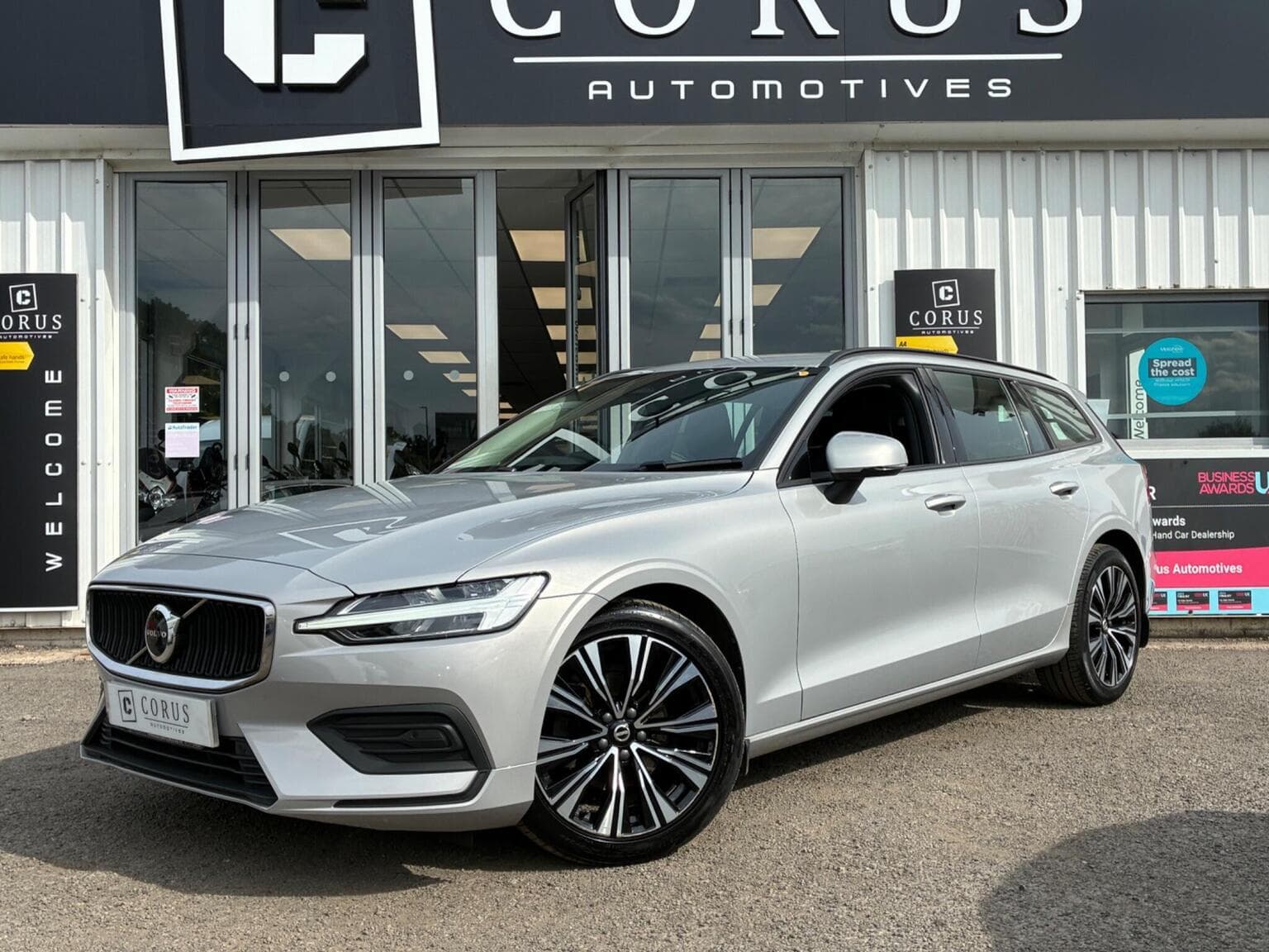 Volvo V60 - image 1 of 39