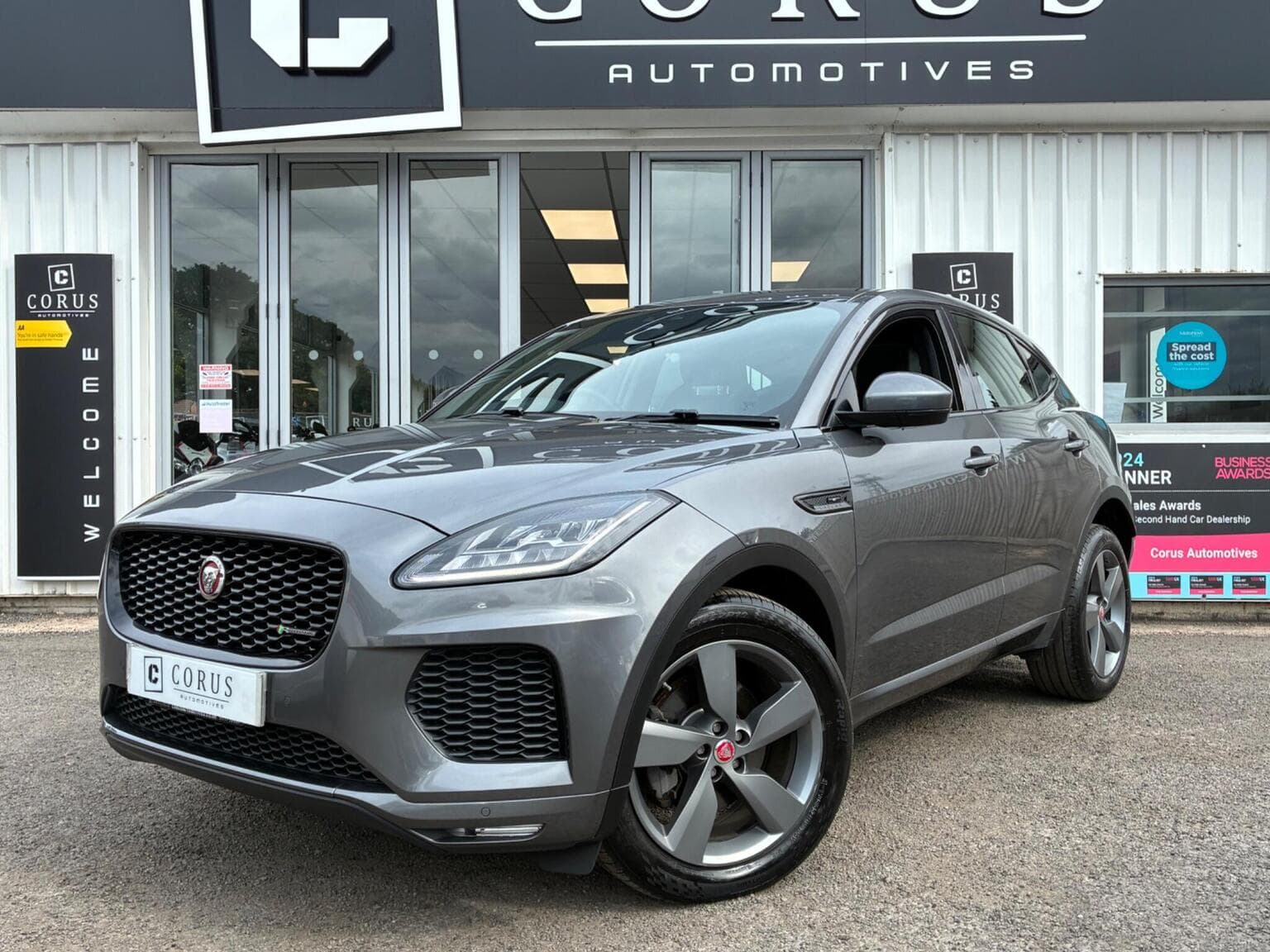 Jaguar E-Pace - image 1 of 38