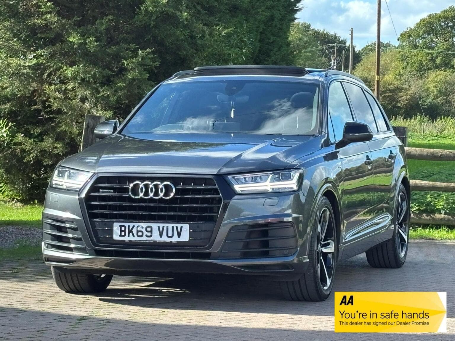 Audi Q7 - image 1 of 52