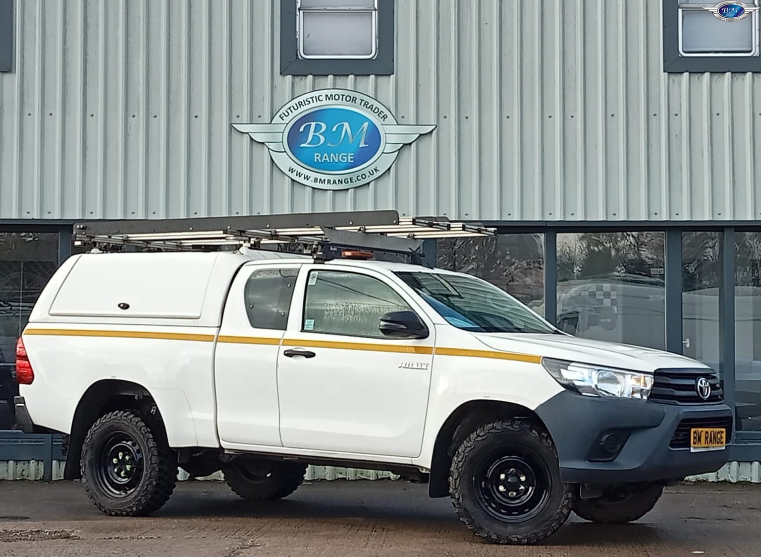 2018 Toyota Hilux 2.4 D-4D Active in white — photo 1 of 23