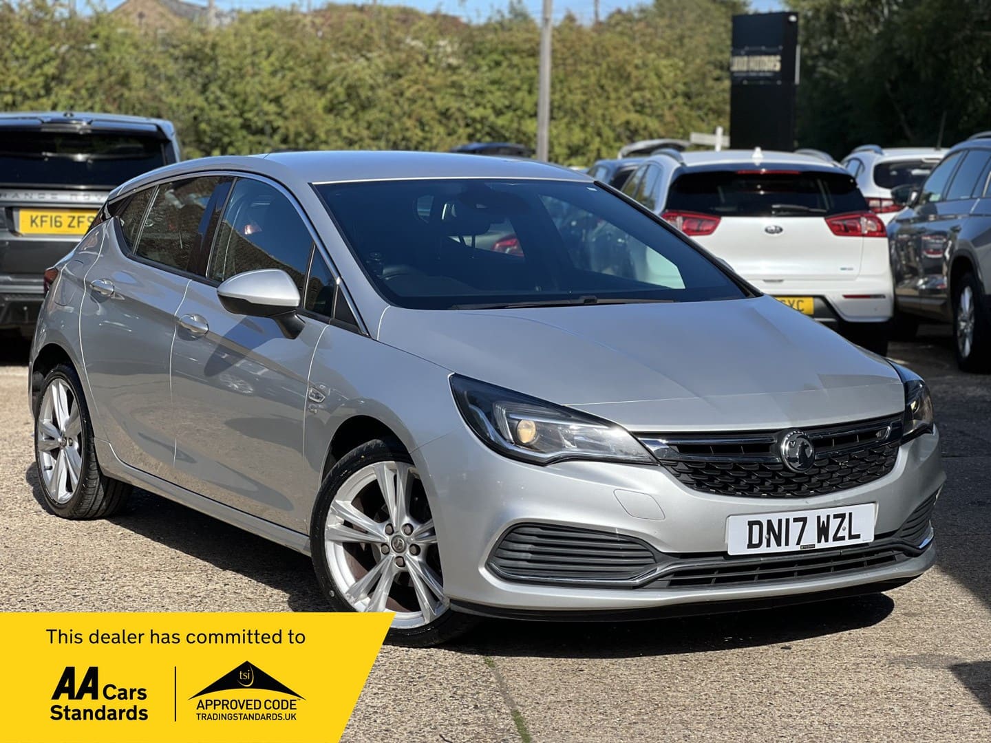 Vauxhall Astra - image 1 of 61