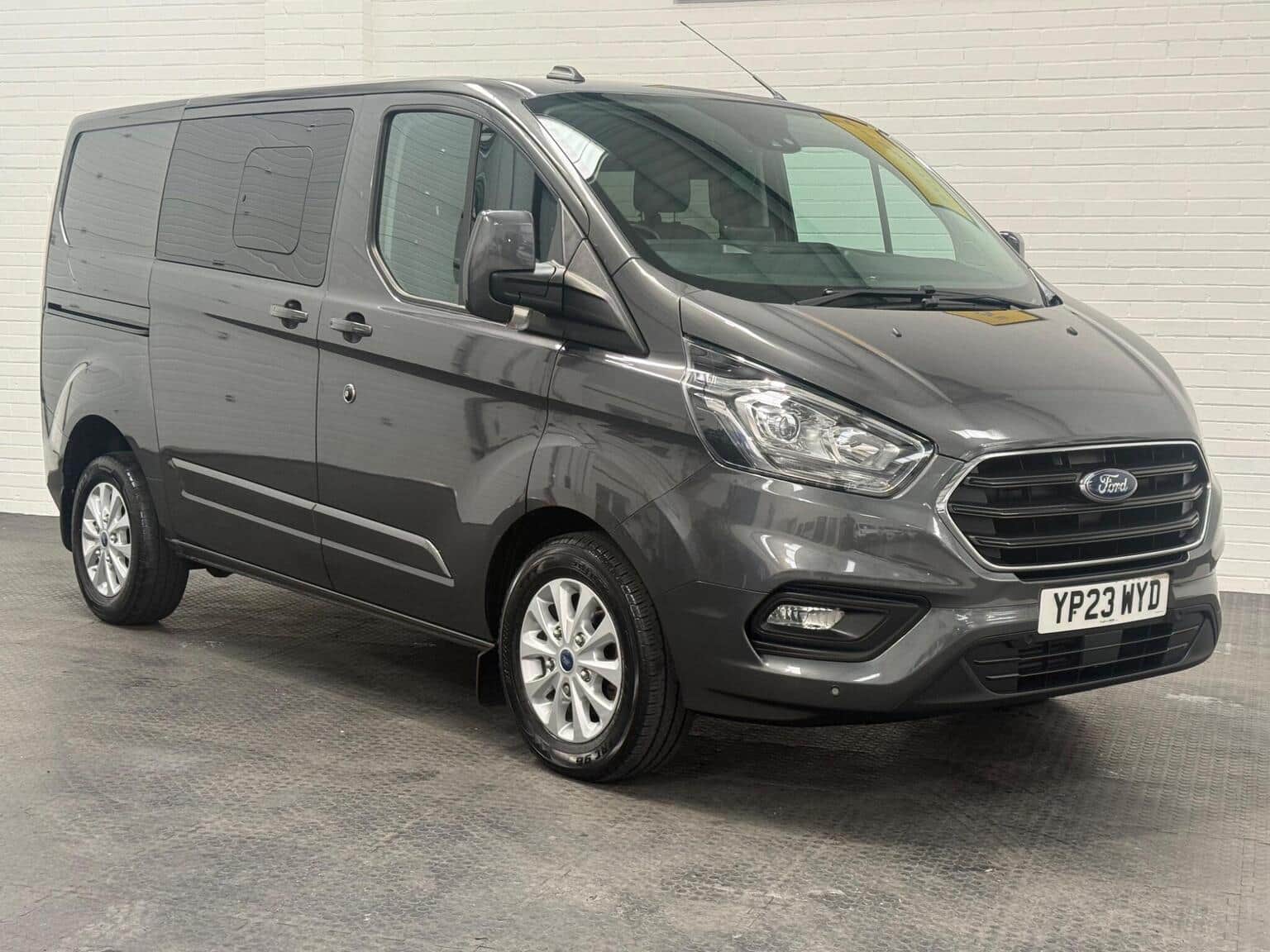 Ford Transit Custom - image 1 of 99