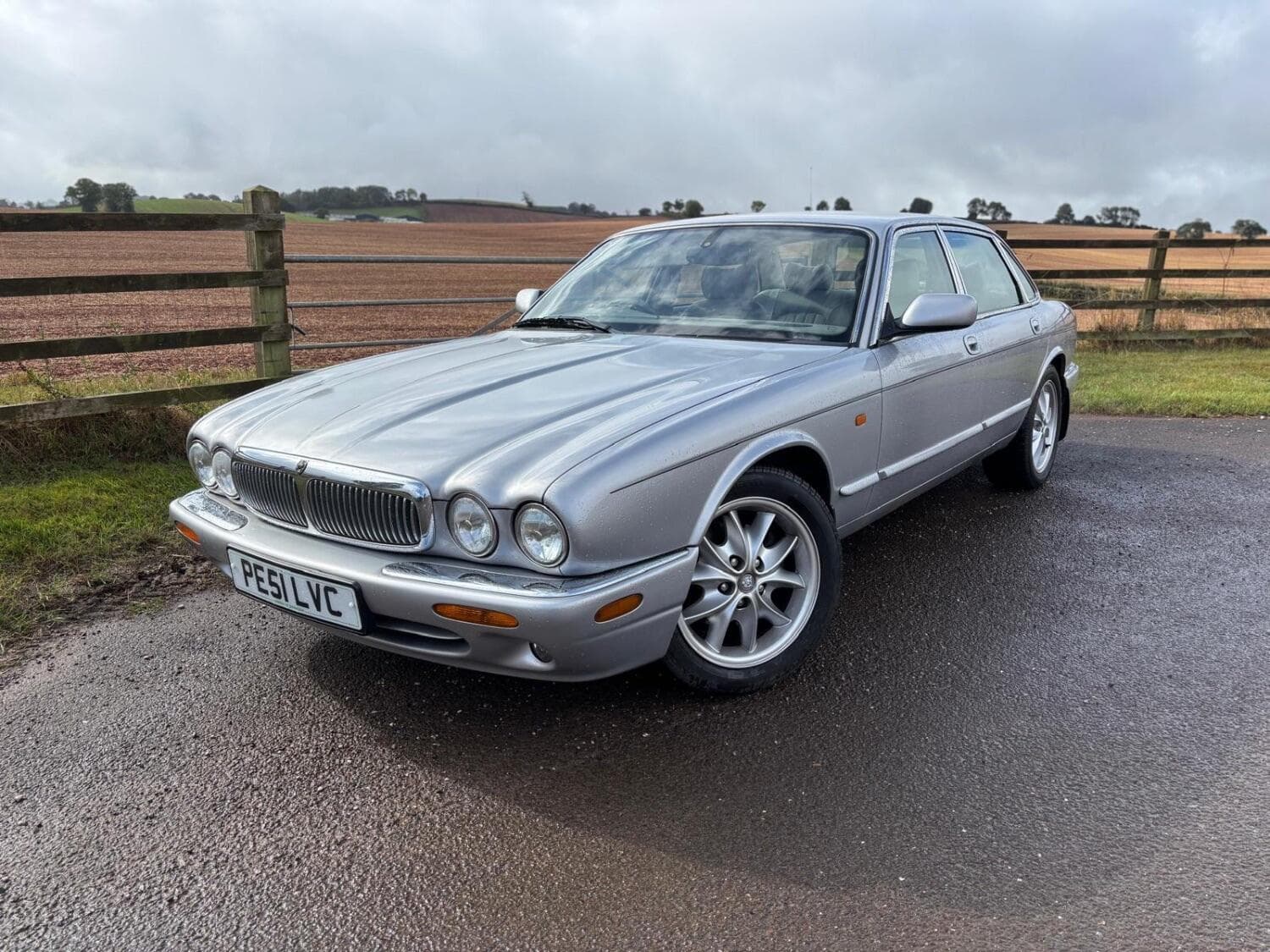 Jaguar XJ - image 1 of 21
