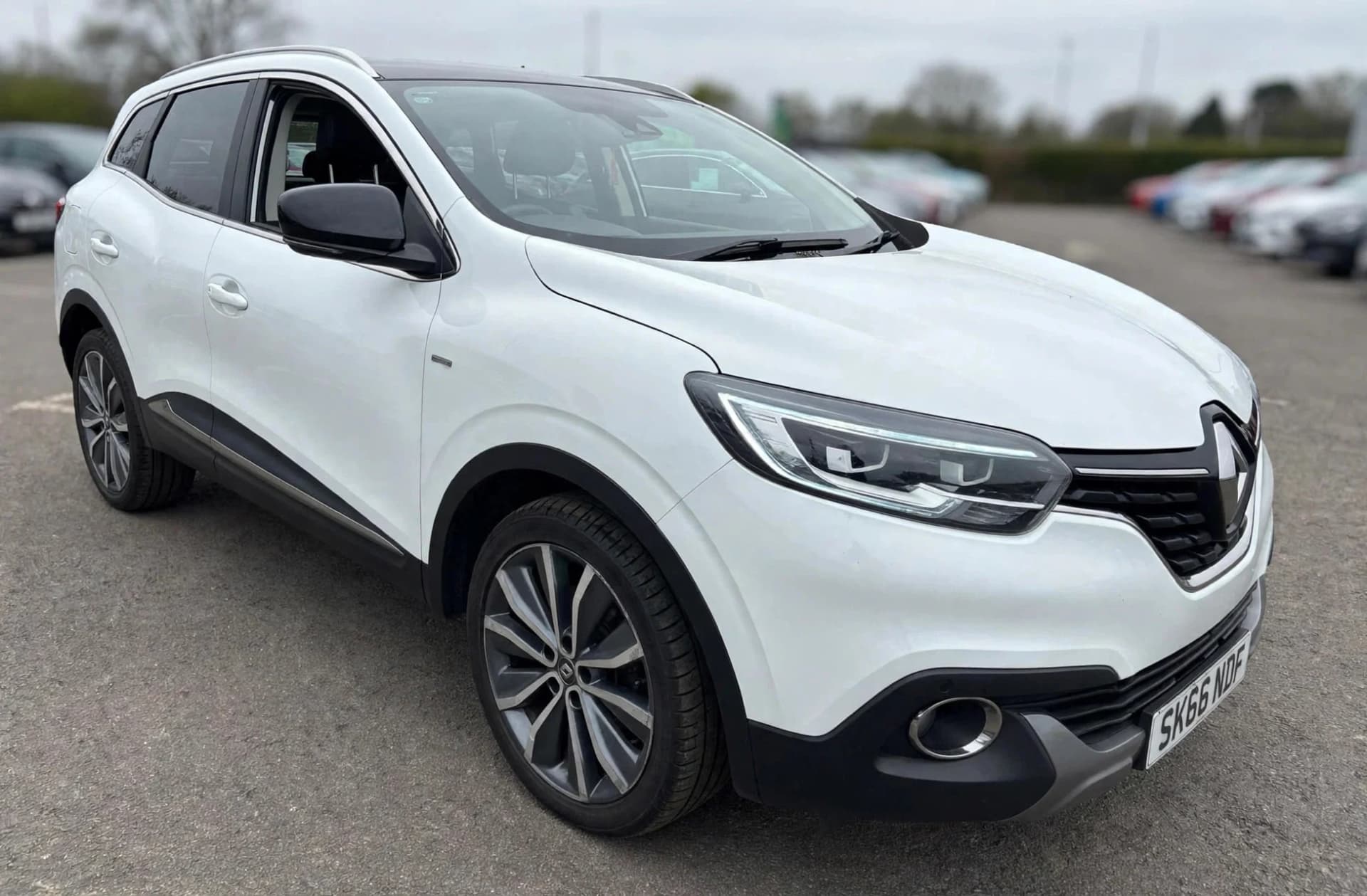 Renault Kadjar - image 1 of 2
