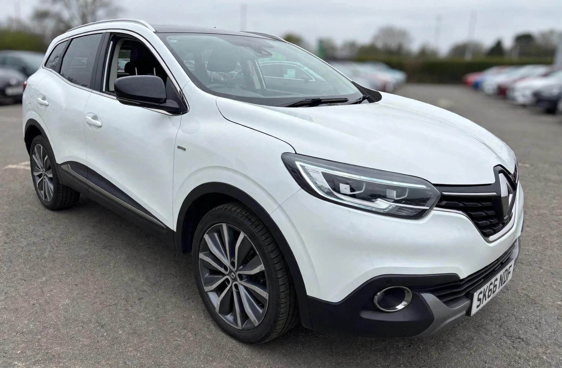 Renault Kadjar - image 1 of 2