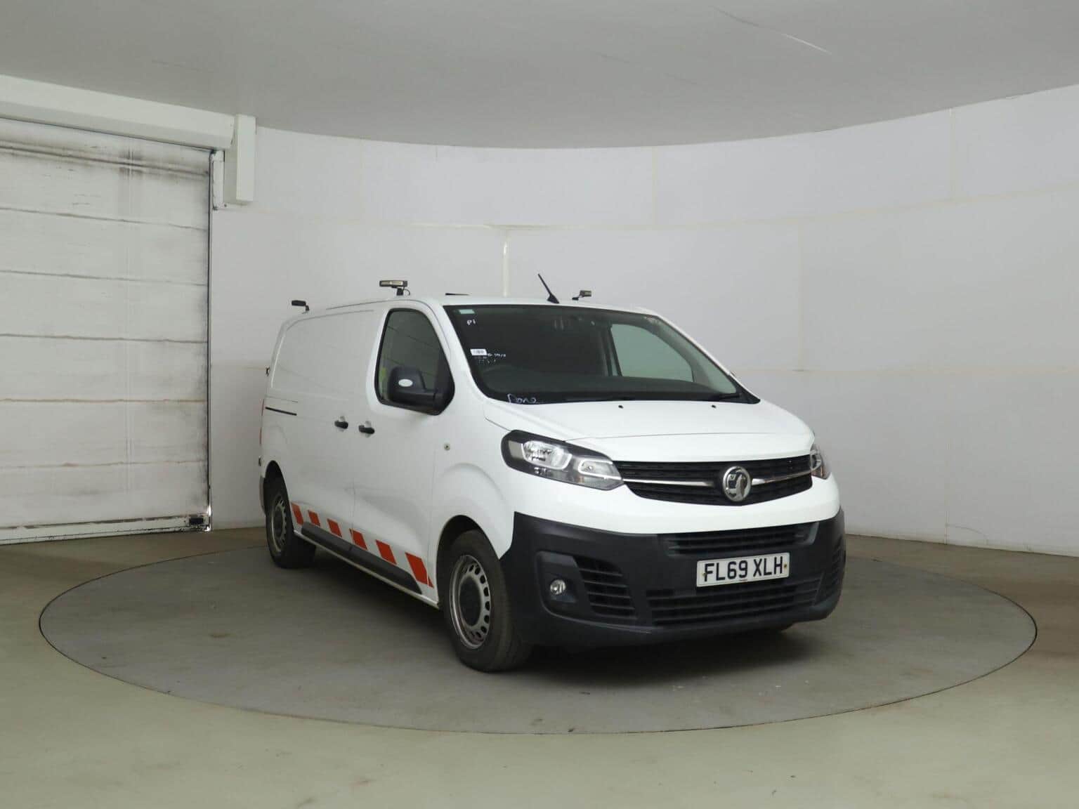 Vauxhall Vivaro - image 1 of 18