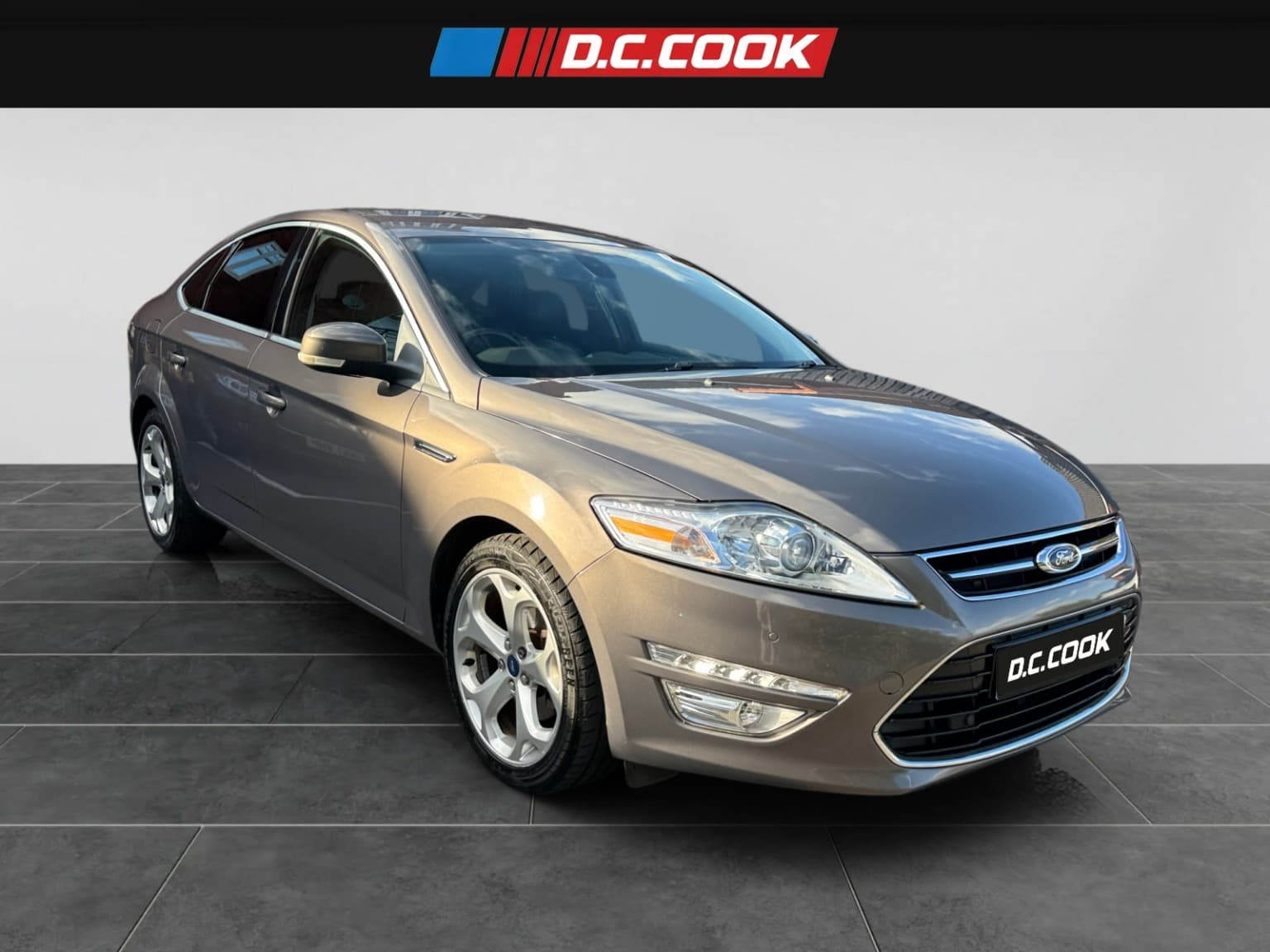 Ford Mondeo - image 1 of 16