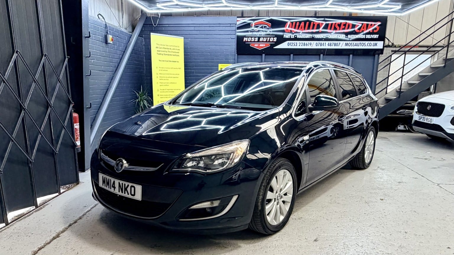 Vauxhall Astra - image 1 of 27