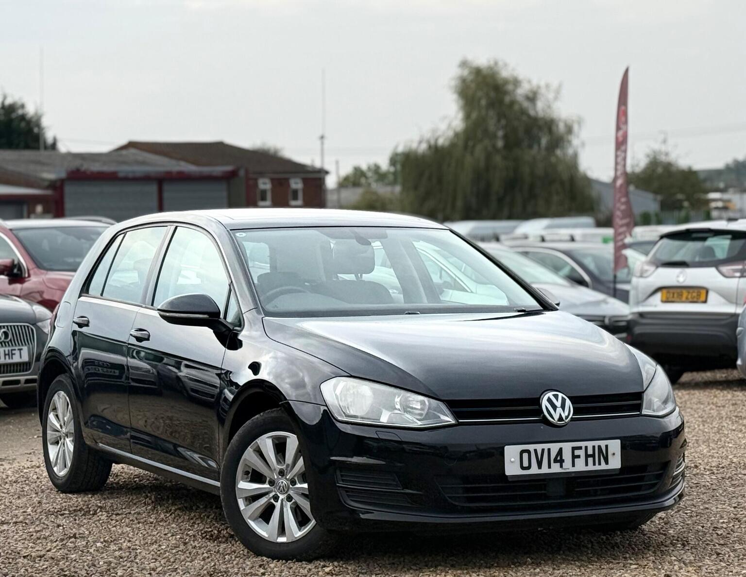 Volkswagen Golf - image 1 of 69
