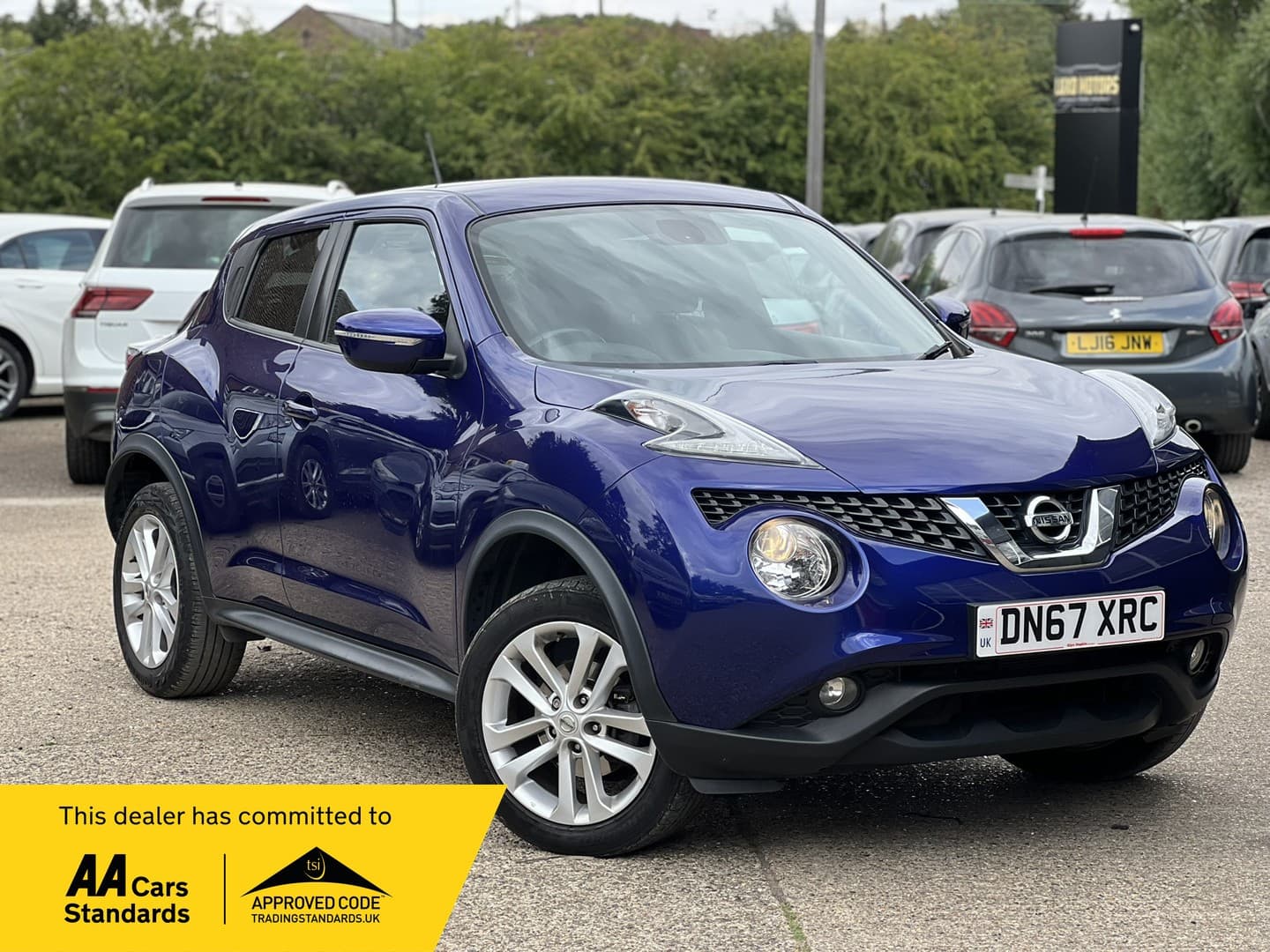 Nissan Juke - image 1 of 61