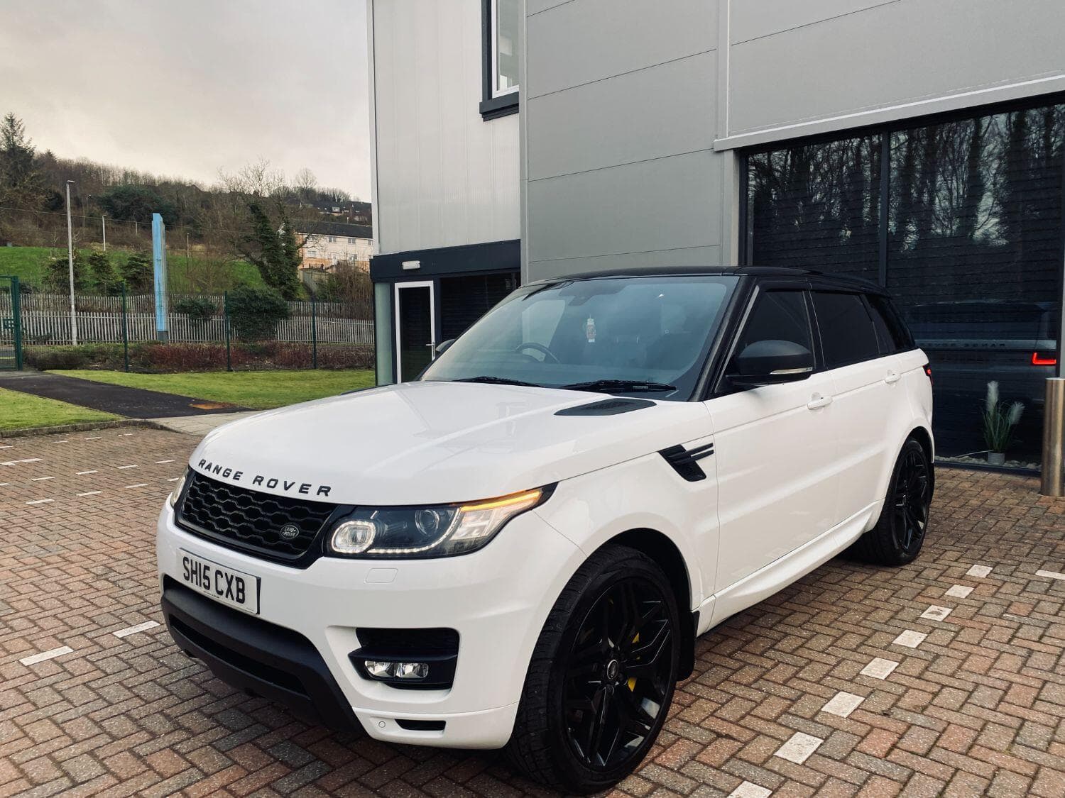 Land Rover Range Rover Sport - image 1 of 52