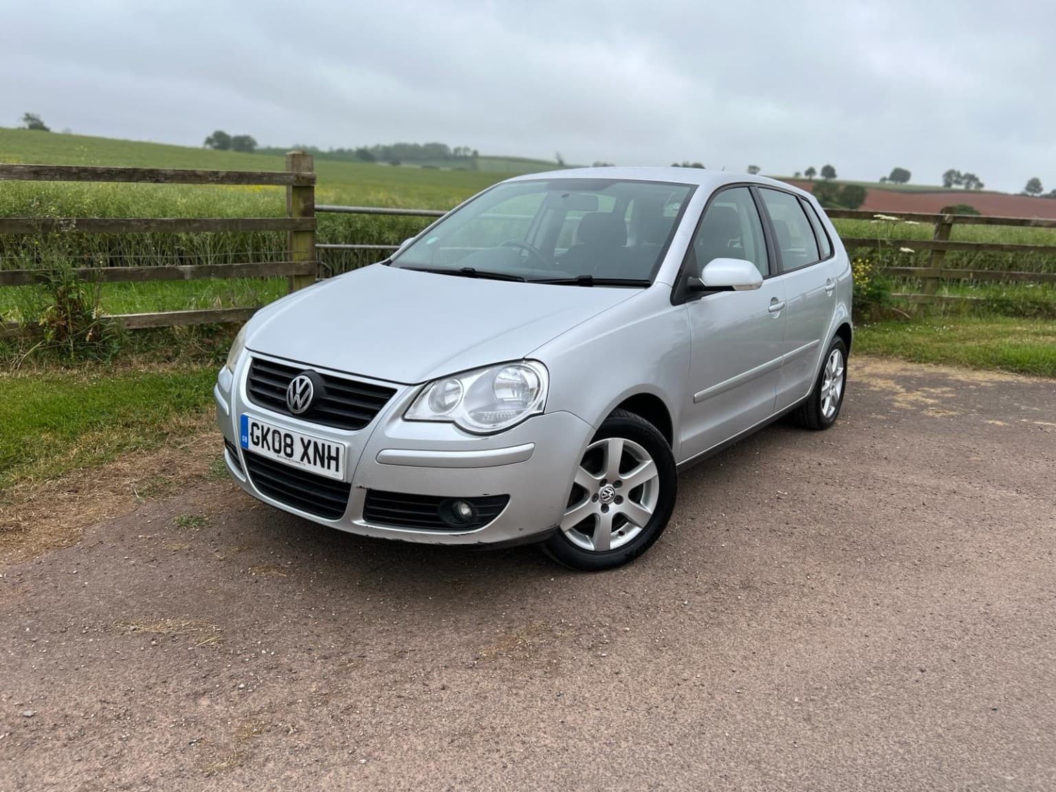 Volkswagen Polo - image 1 of 12