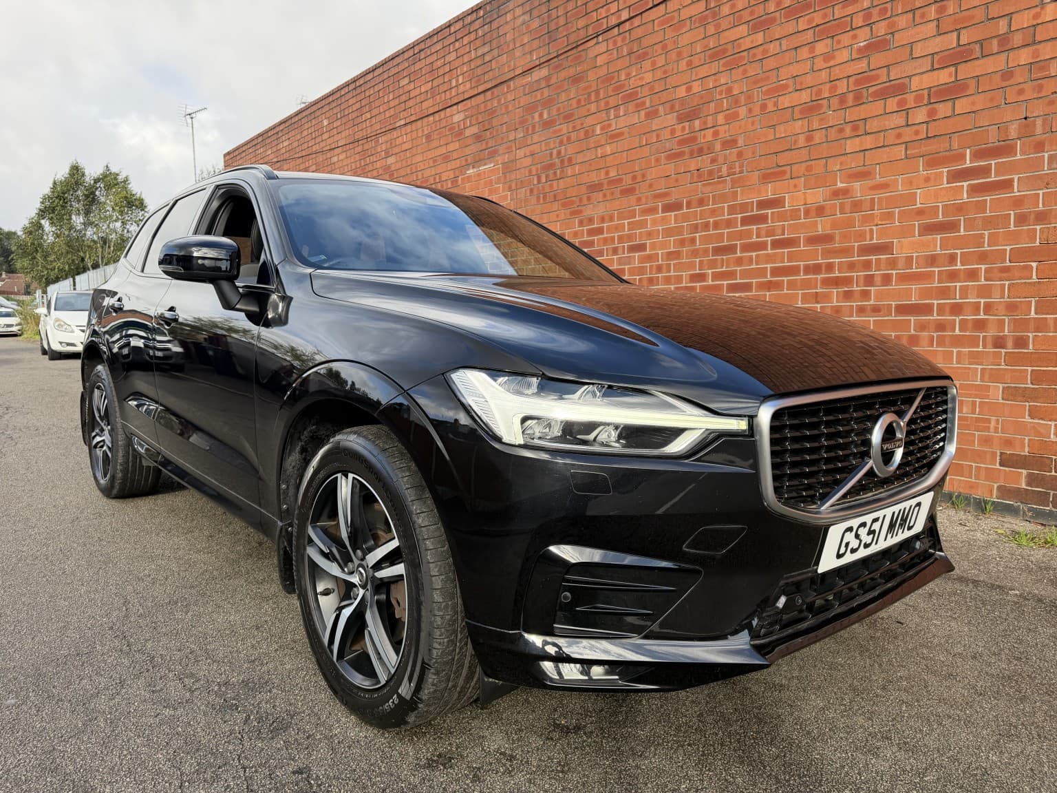 Volvo XC60 - image 1 of 19