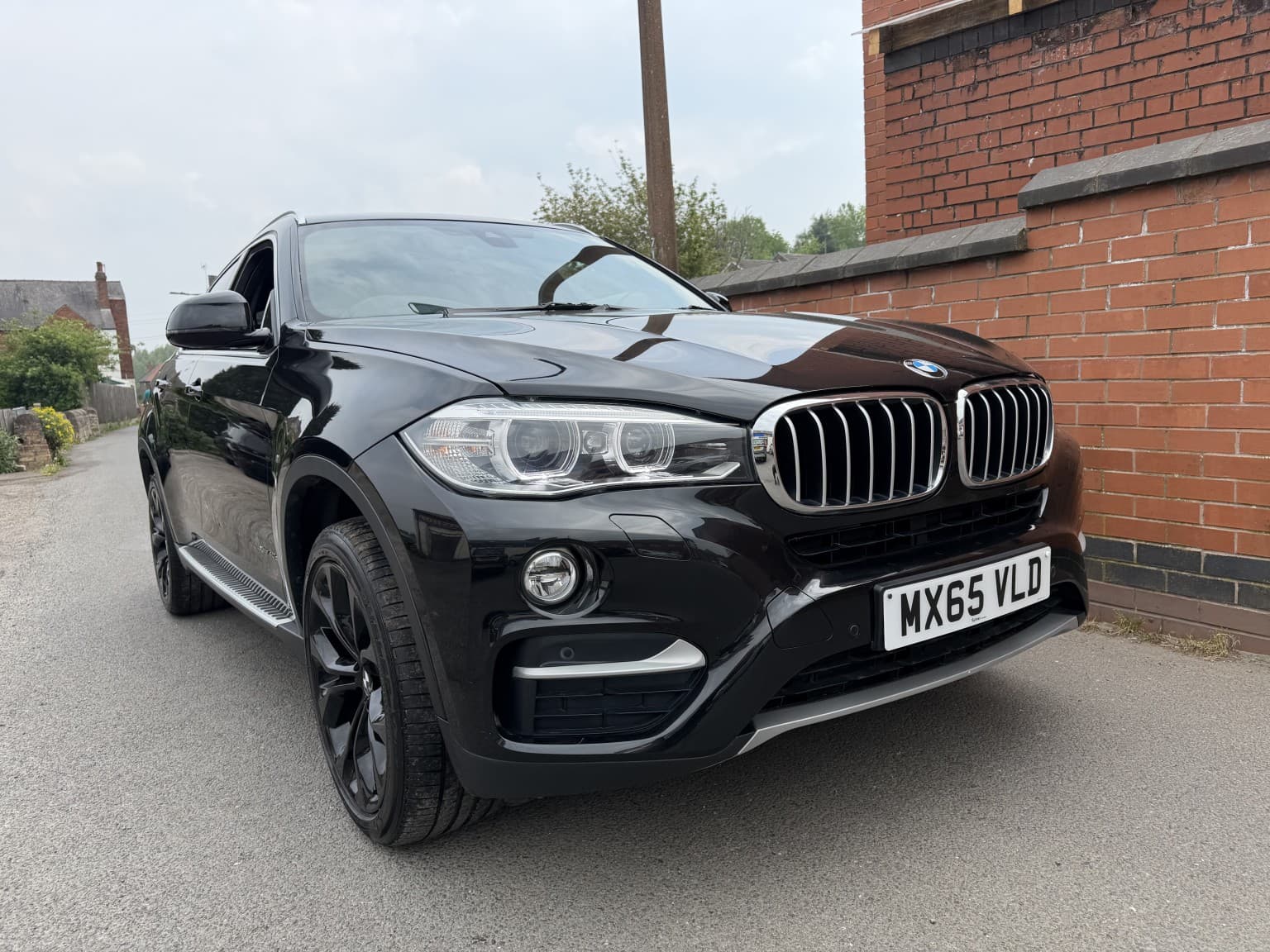BMW X6 - image 1 of 6