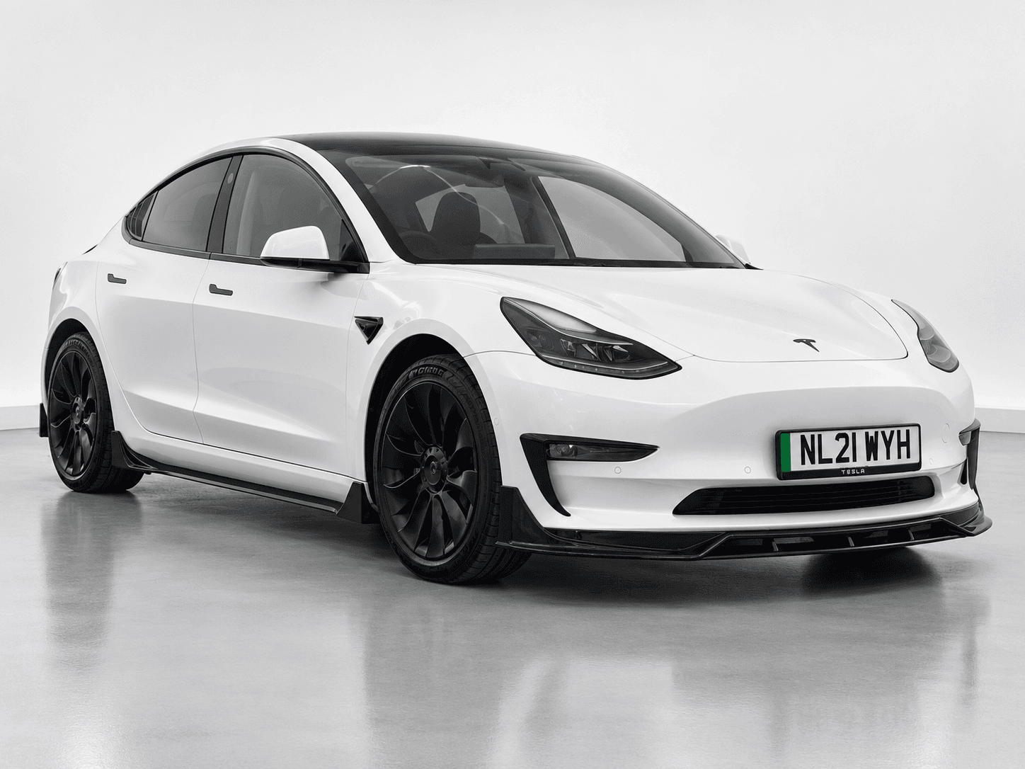 Tesla Model 3 - image 1 of 27
