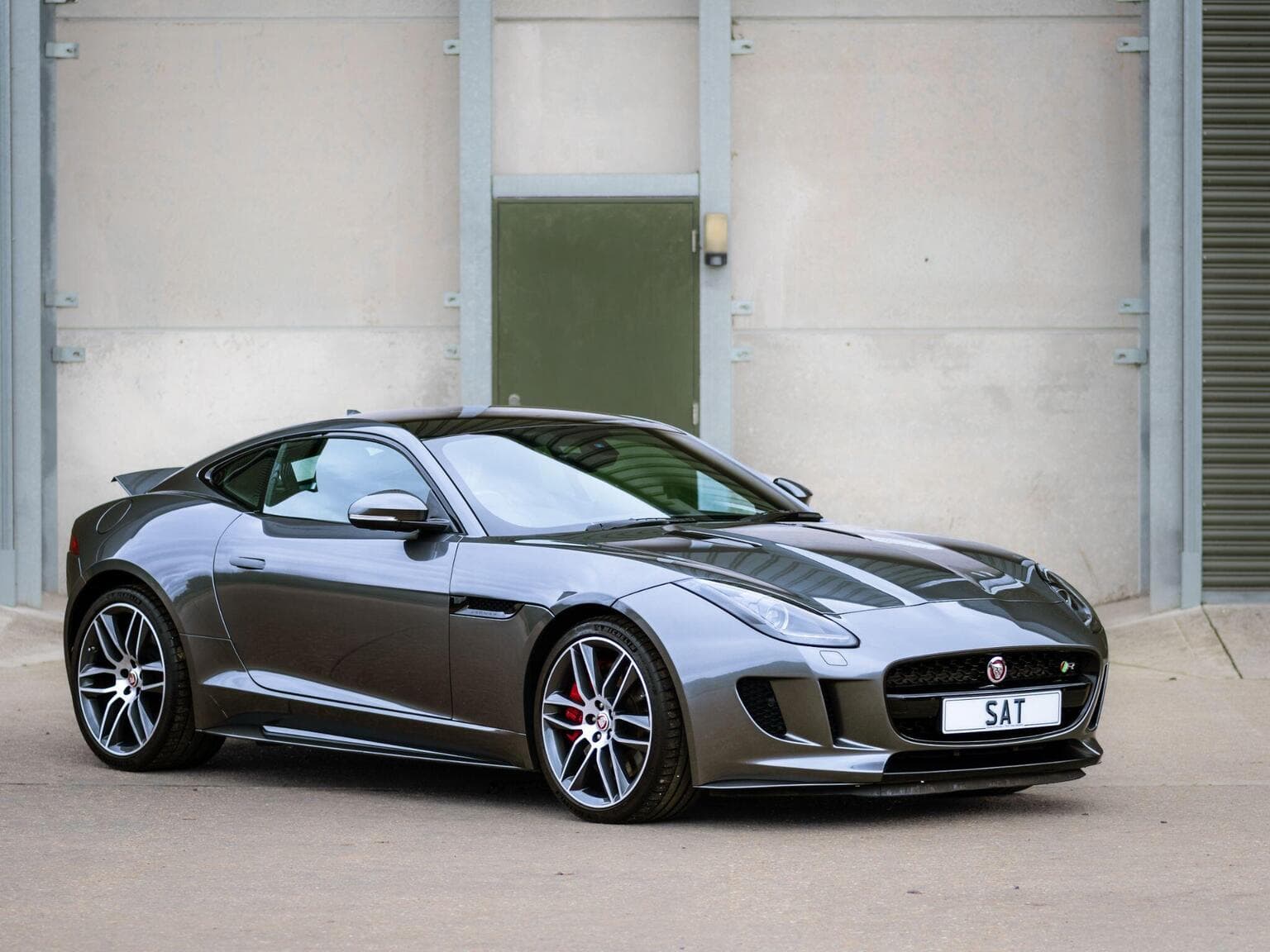 Jaguar F-Type - image 1 of 6