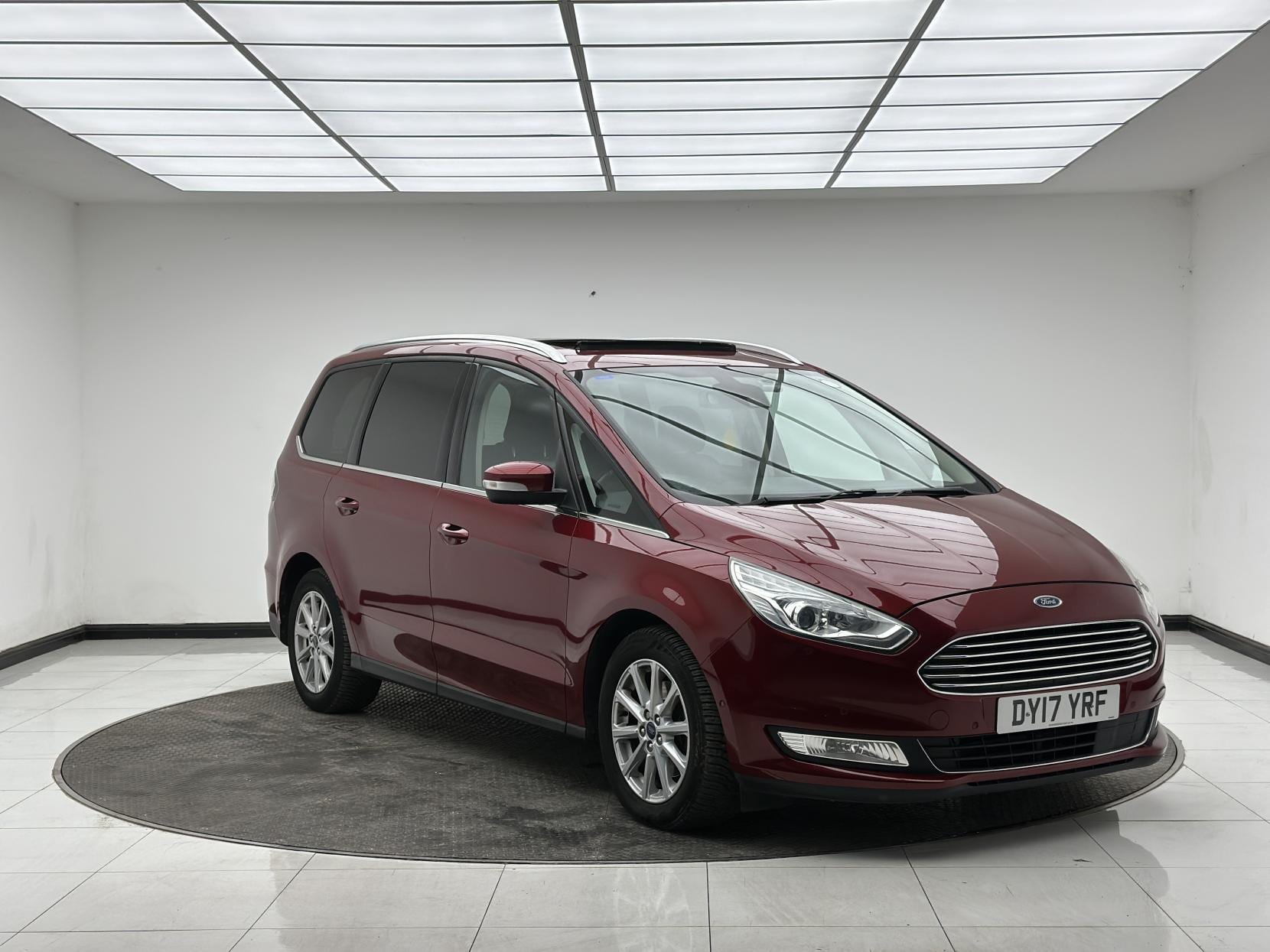 Ford Galaxy - image 1 of 67