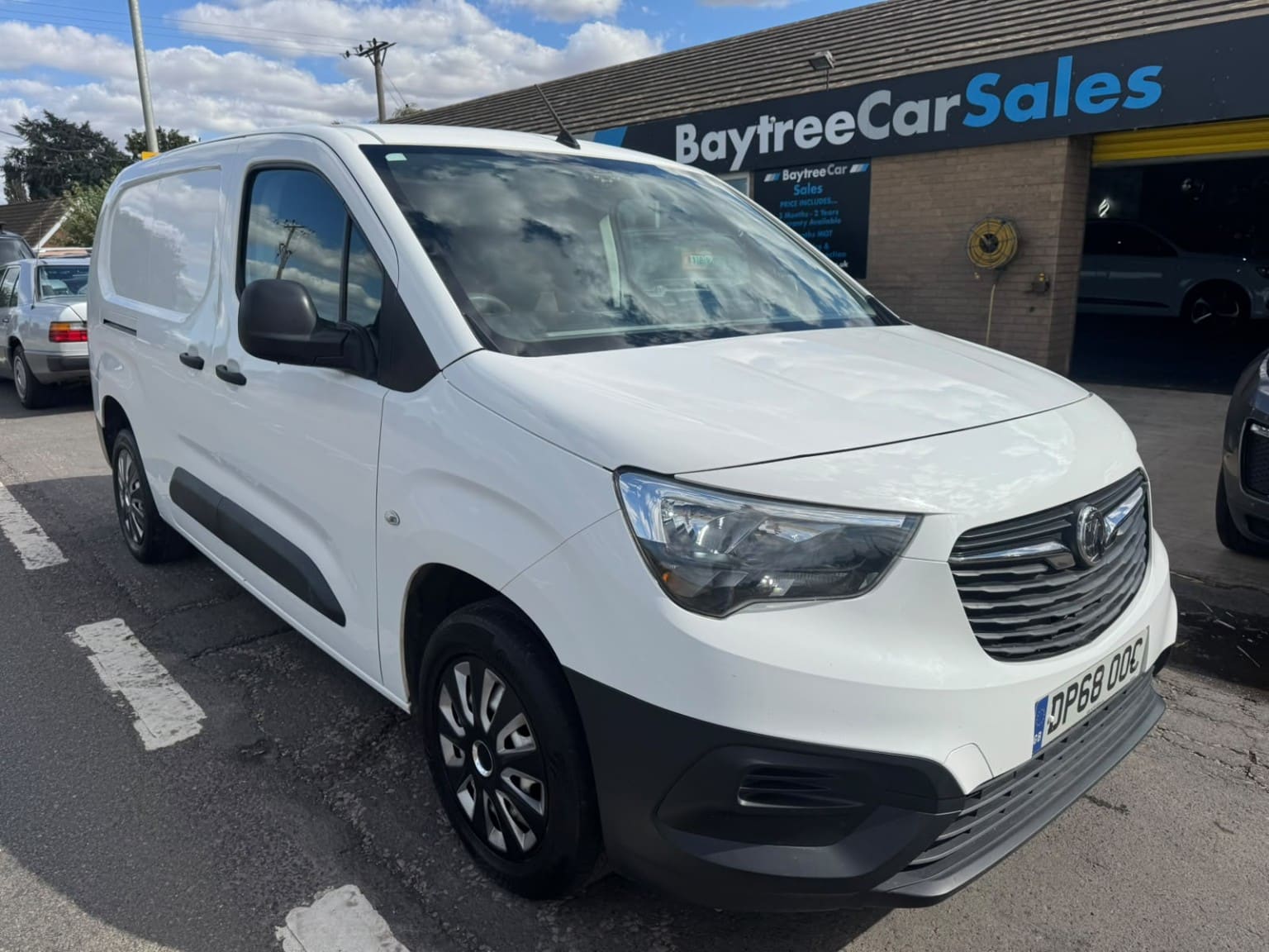 Vauxhall Combo - image 1 of 14