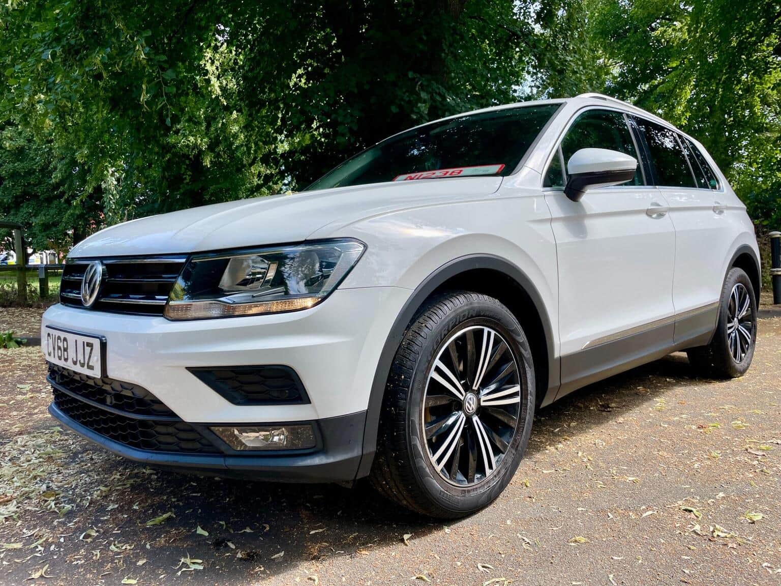 Volkswagen Tiguan - image 1 of 48
