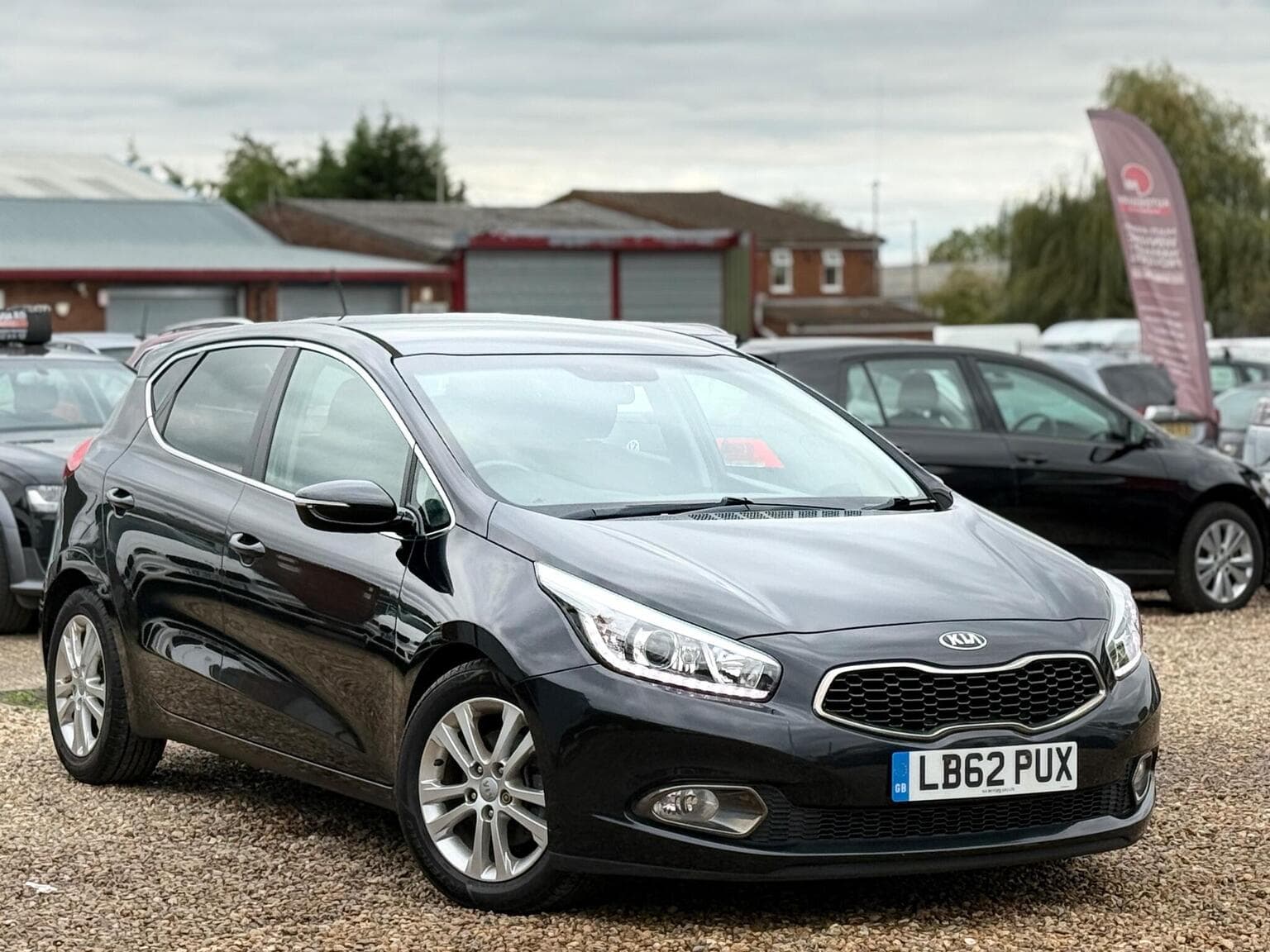 Kia Ceed - image 1 of 62