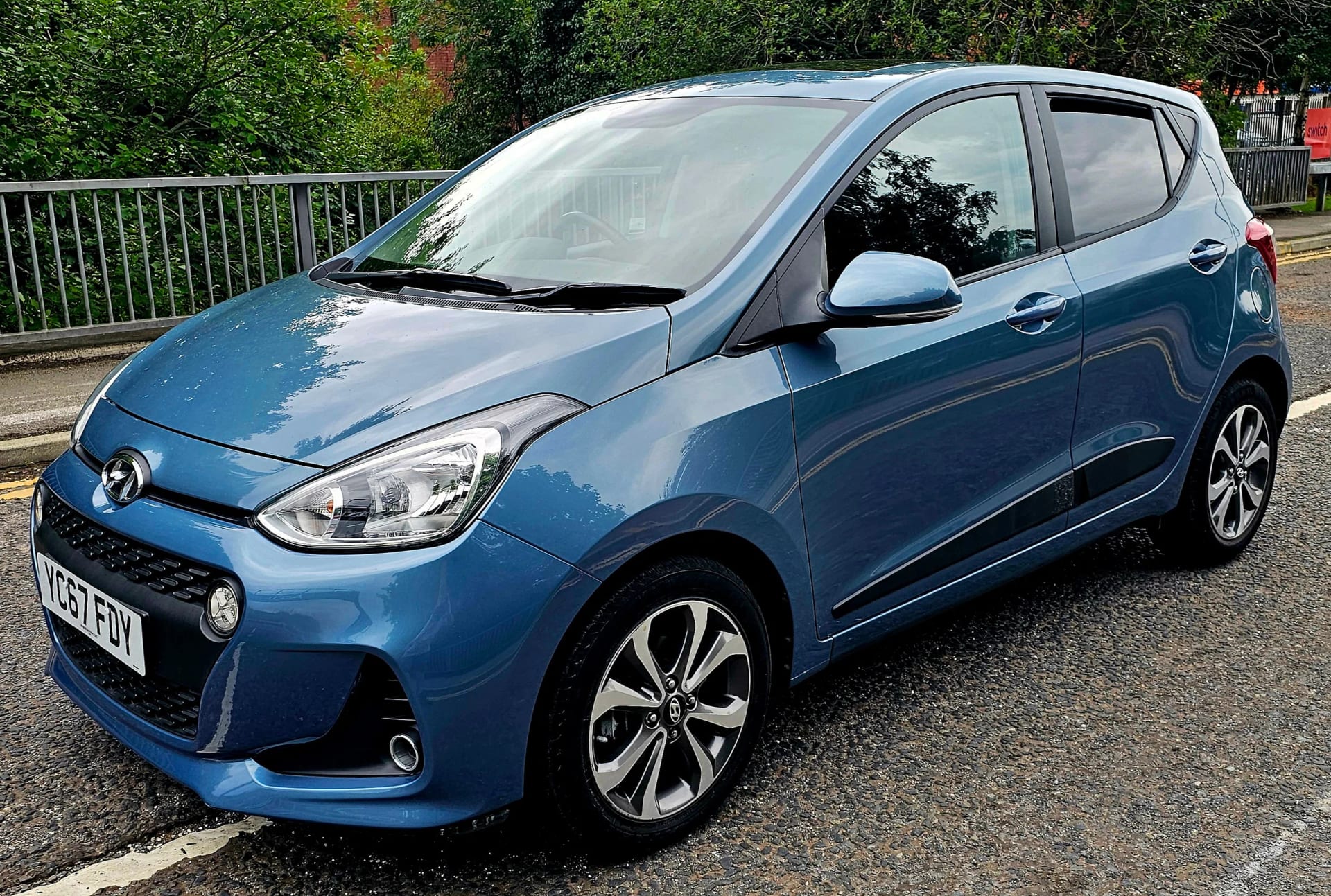 Hyundai i10 - image 1 of 41
