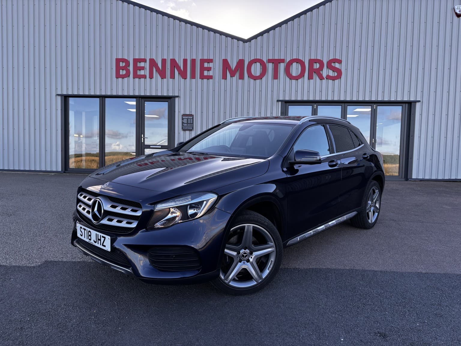 Mercedes-Benz GLA - image 1 of 34