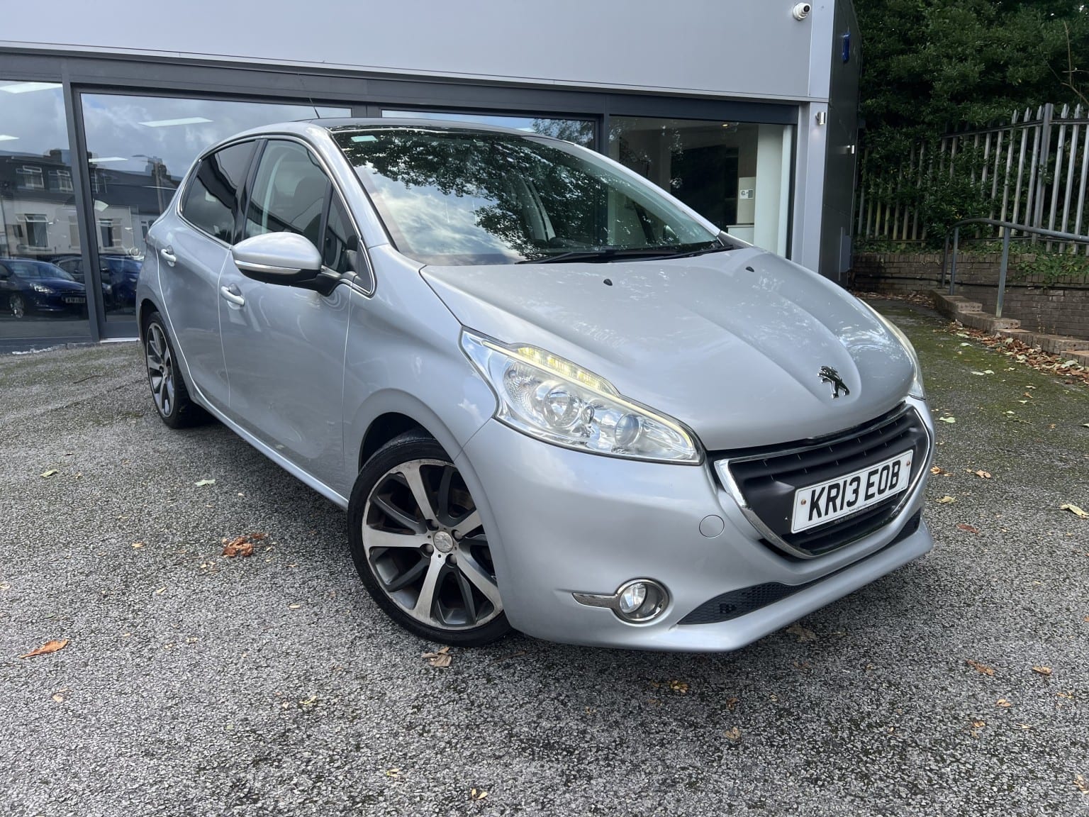 Peugeot 208 - image 1 of 18