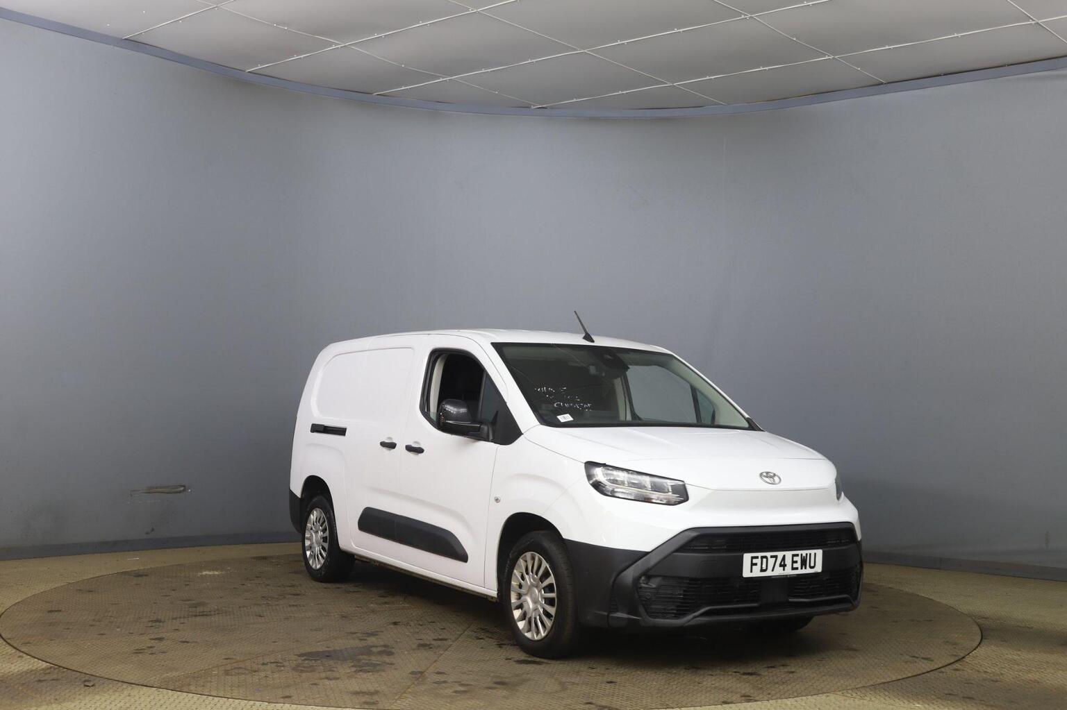 Toyota Proace City - image 1 of 13