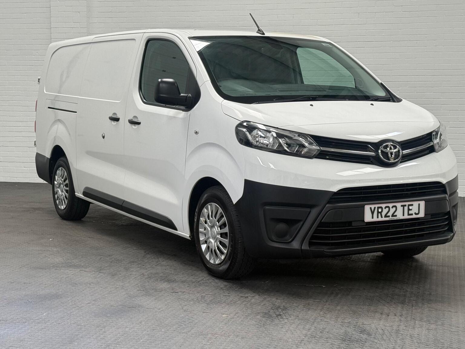 TOYOTA PROACE - image 1 of 89