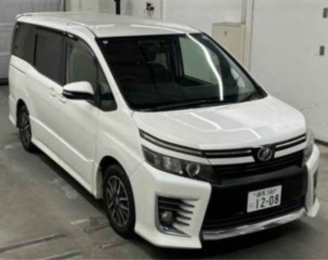 Toyota Voxy - image 1 of 5
