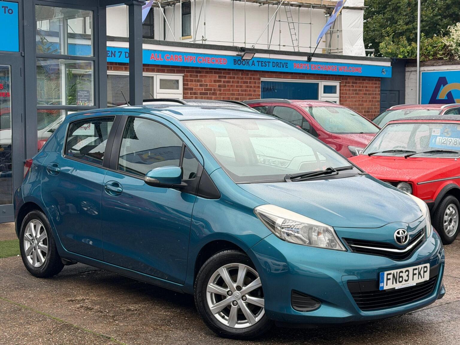 Toyota Yaris - image 1 of 69