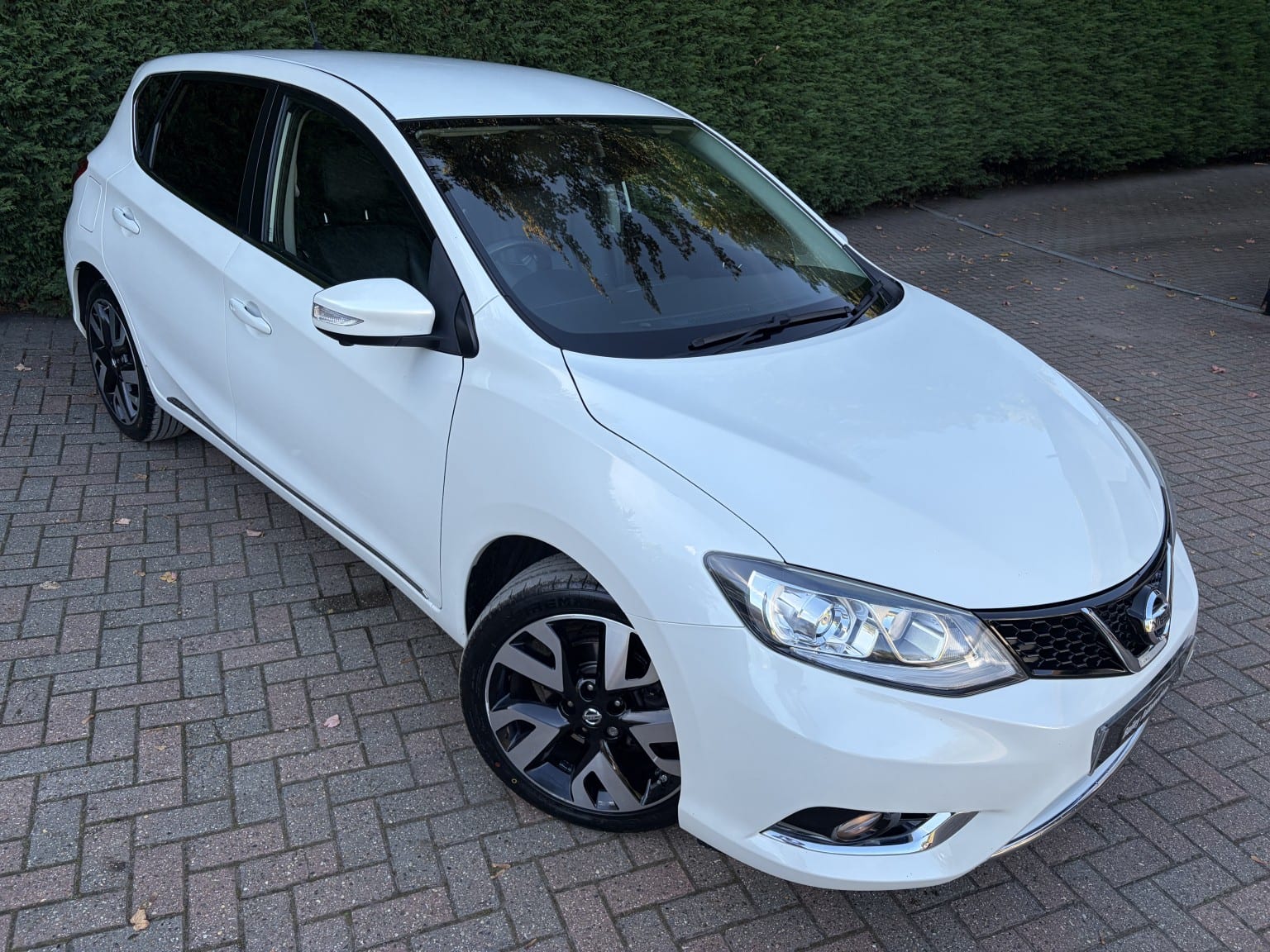Nissan Pulsar - image 1 of 41