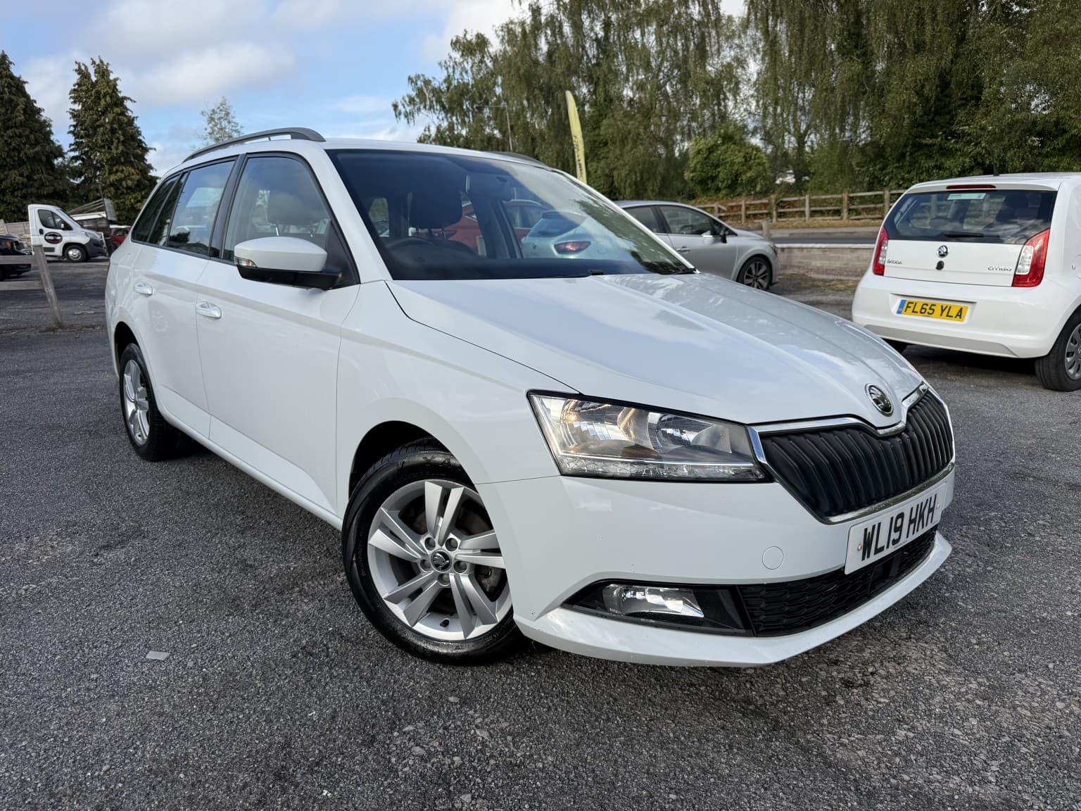 Skoda Fabia - image 1 of 44