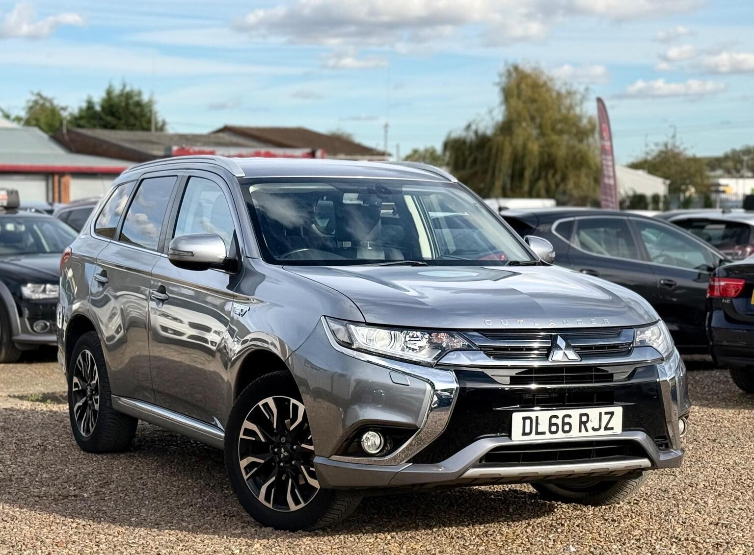 Mitsubishi Outlander - image 1 of 53