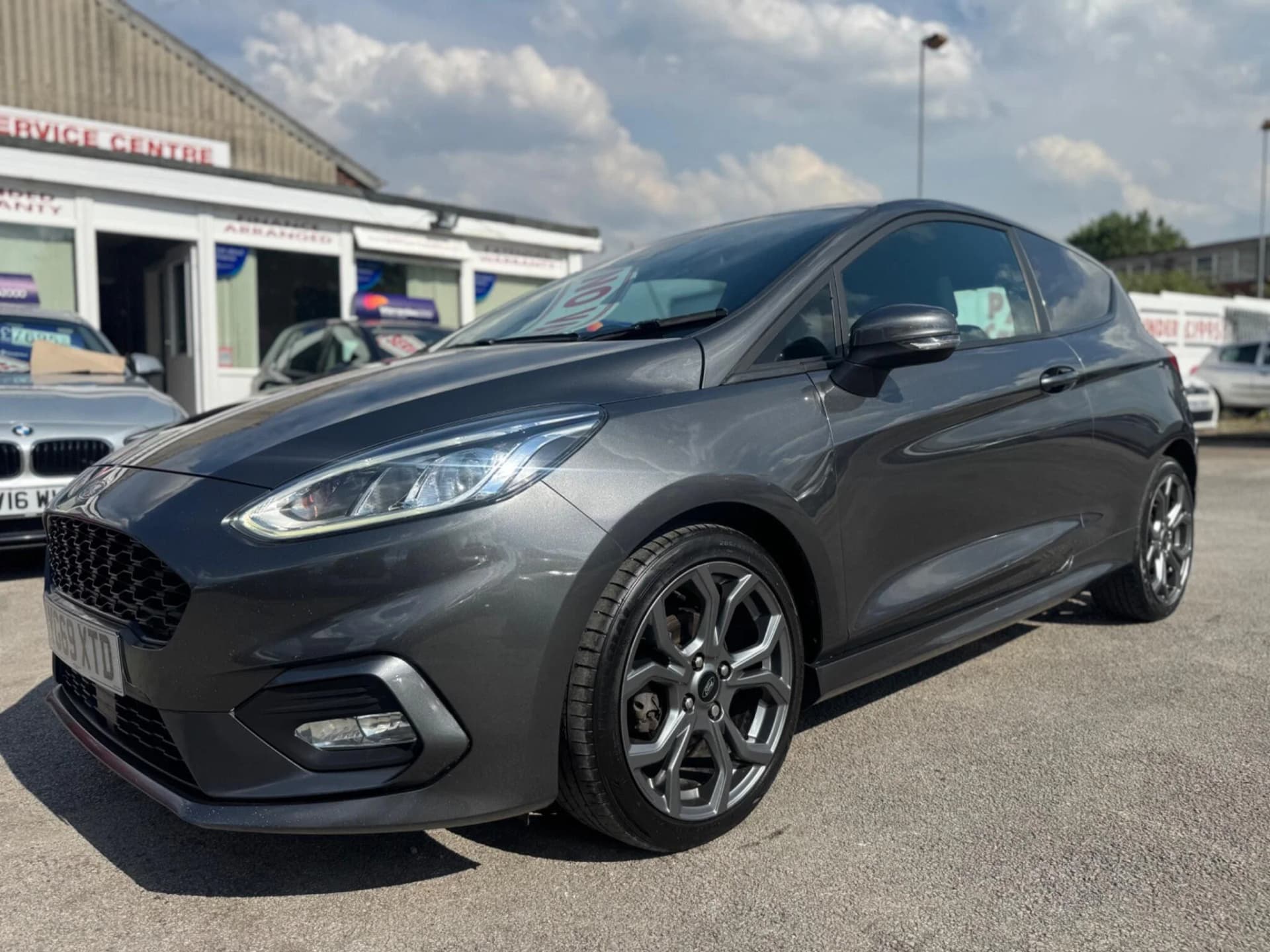 Ford Fiesta Van - image 1 of 39