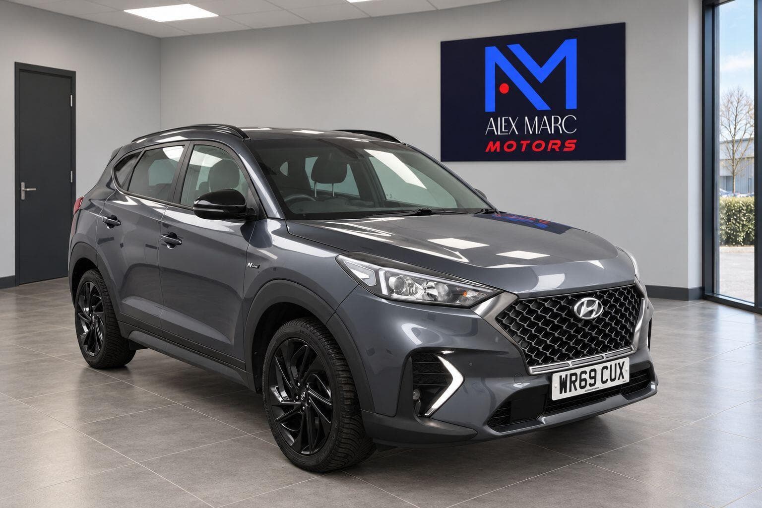 Hyundai Tucson - image 1 of 18