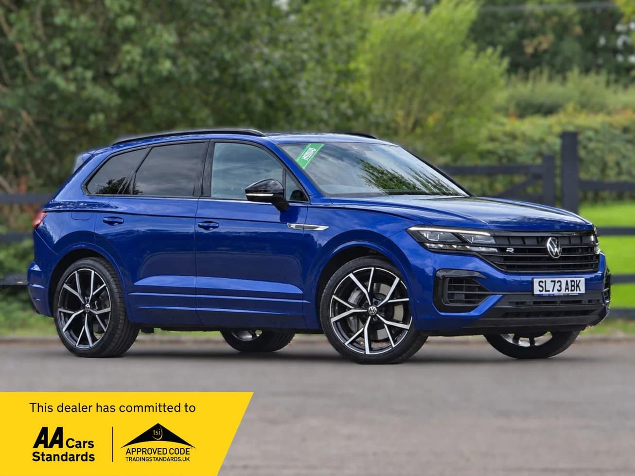 Volkswagen Touareg - image 1 of 31