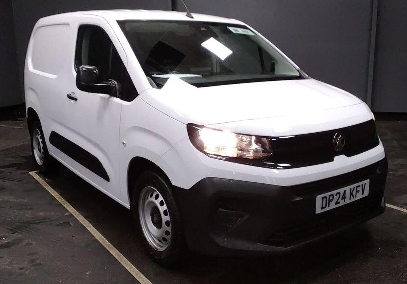 Vauxhall Combo - image 1 of 9