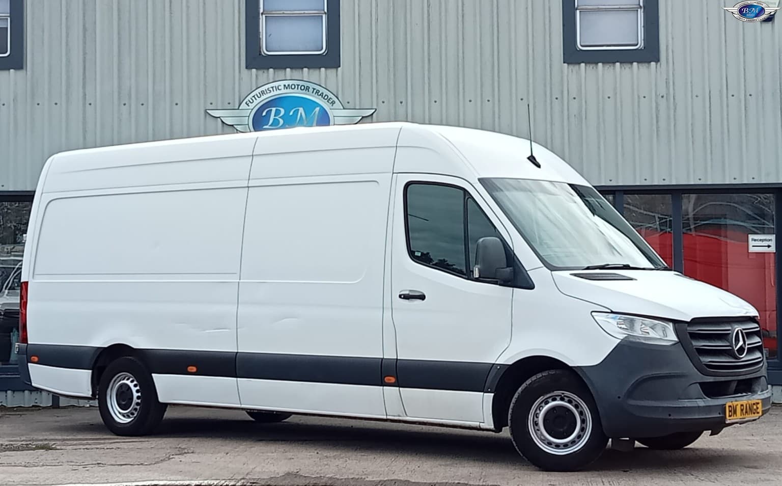 Mercedes-Benz Sprinter - image 1 of 23