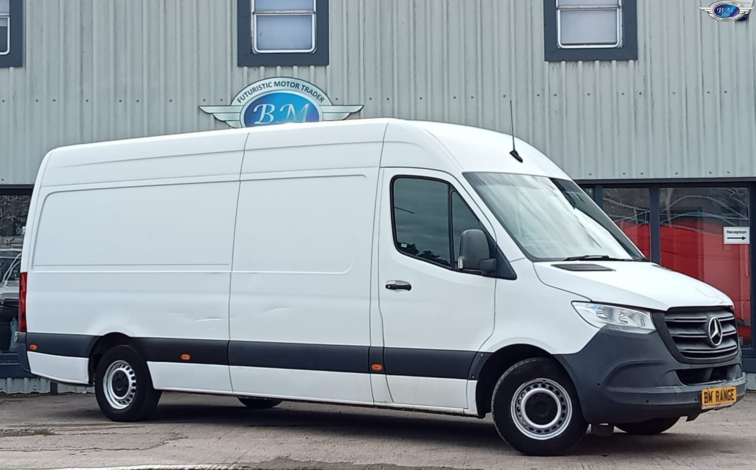 Mercedes-Benz Sprinter - image 1 of 23