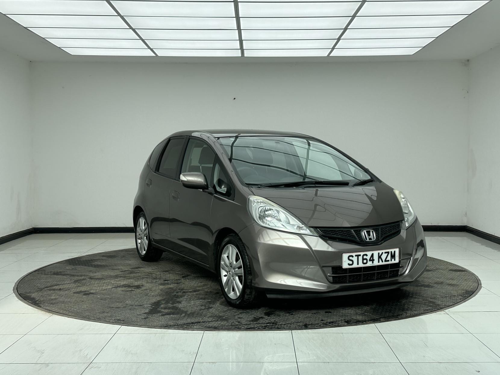 Honda Jazz - image 1 of 55