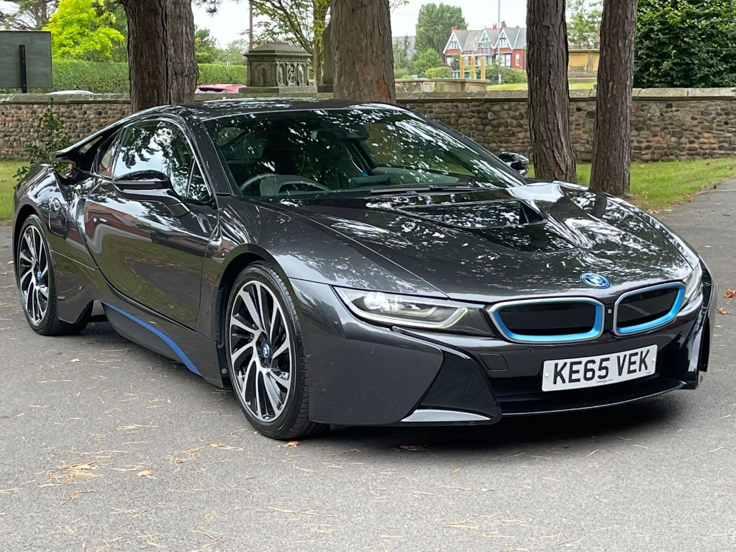 BMW i8 - image 1 of 17