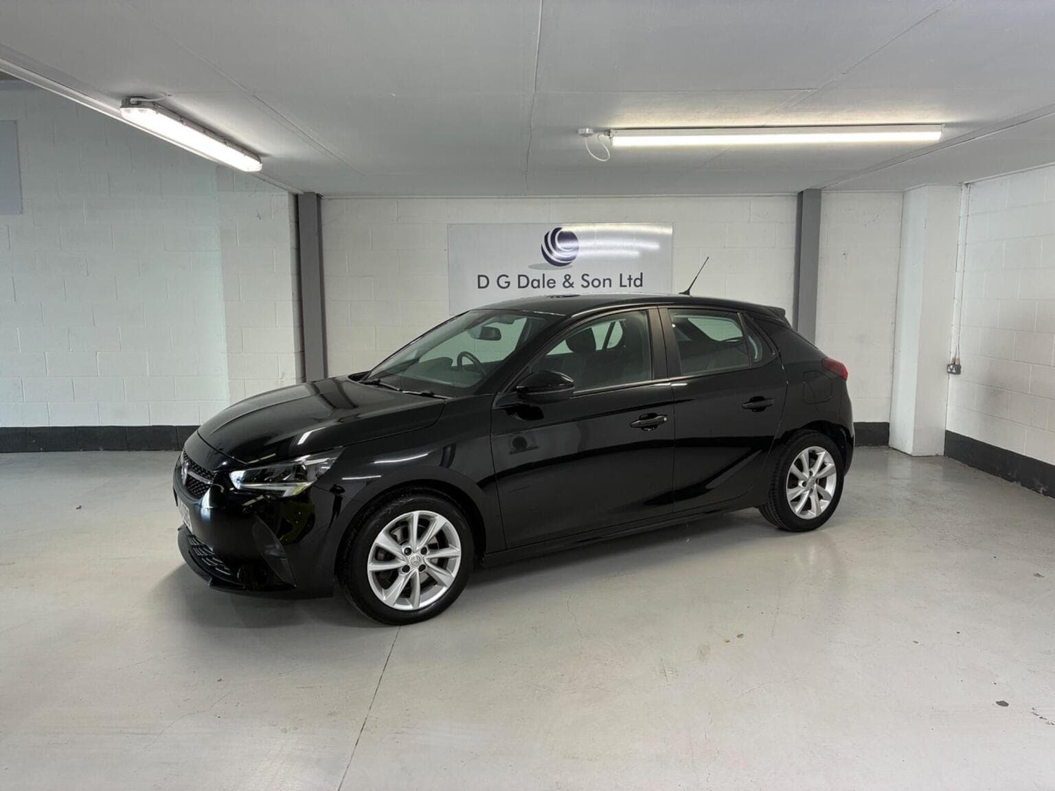 Vauxhall Corsa - image 1 of 6