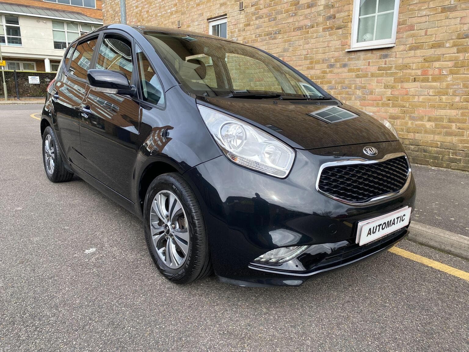 Kia Venga - image 1 of 6