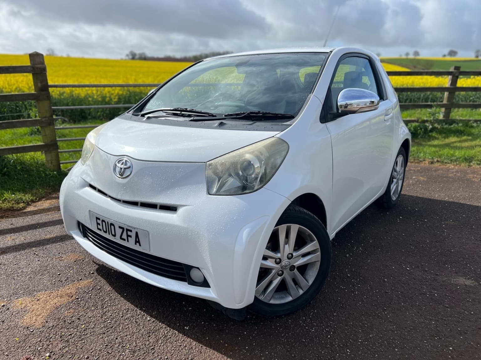 Toyota iQ - image 1 of 12