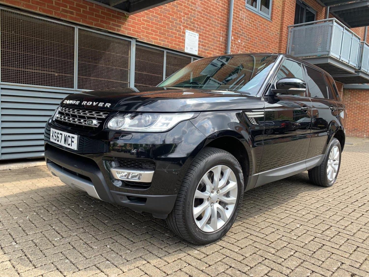 Land Rover Range Rover Sport - image 1 of 6