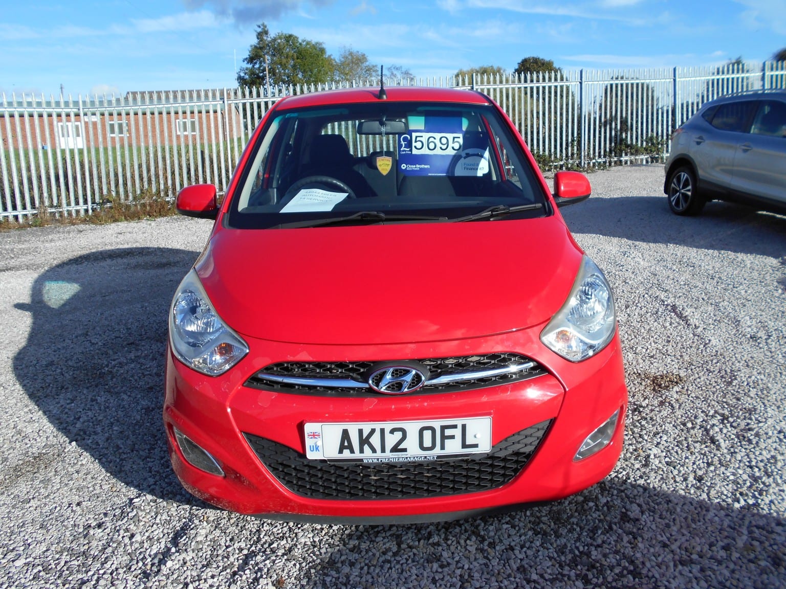 Hyundai i10 - image 1 of 19