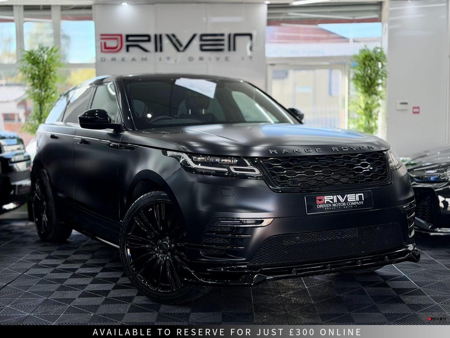 Land Rover Range Rover Velar - image 1 of 6