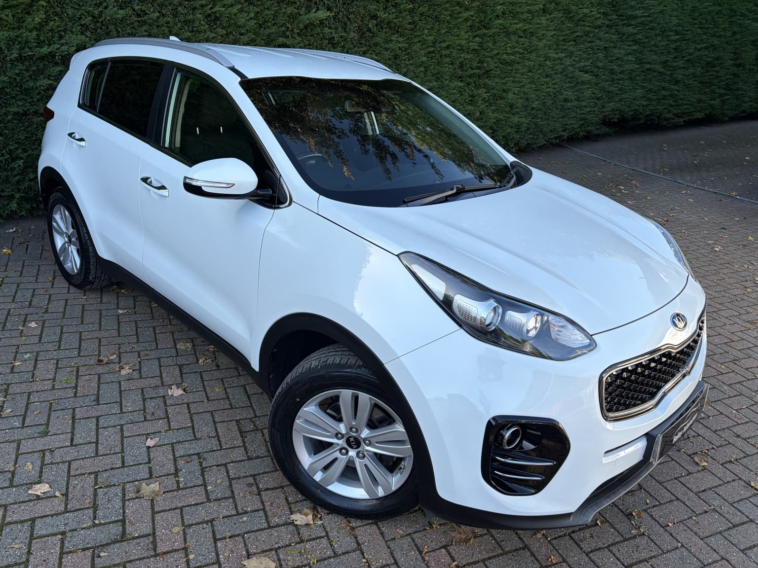 Kia Sportage - image 1 of 39